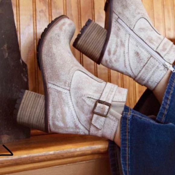 Dina True Booties - Picture 2 of 4